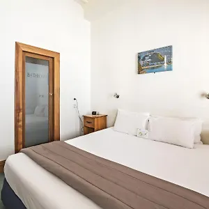 The Cambridge & Backpackers , Wellington New Zealand