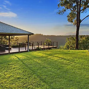 Escarpment Retreat & Day For Couples 5*, Mount Tamborine Australia